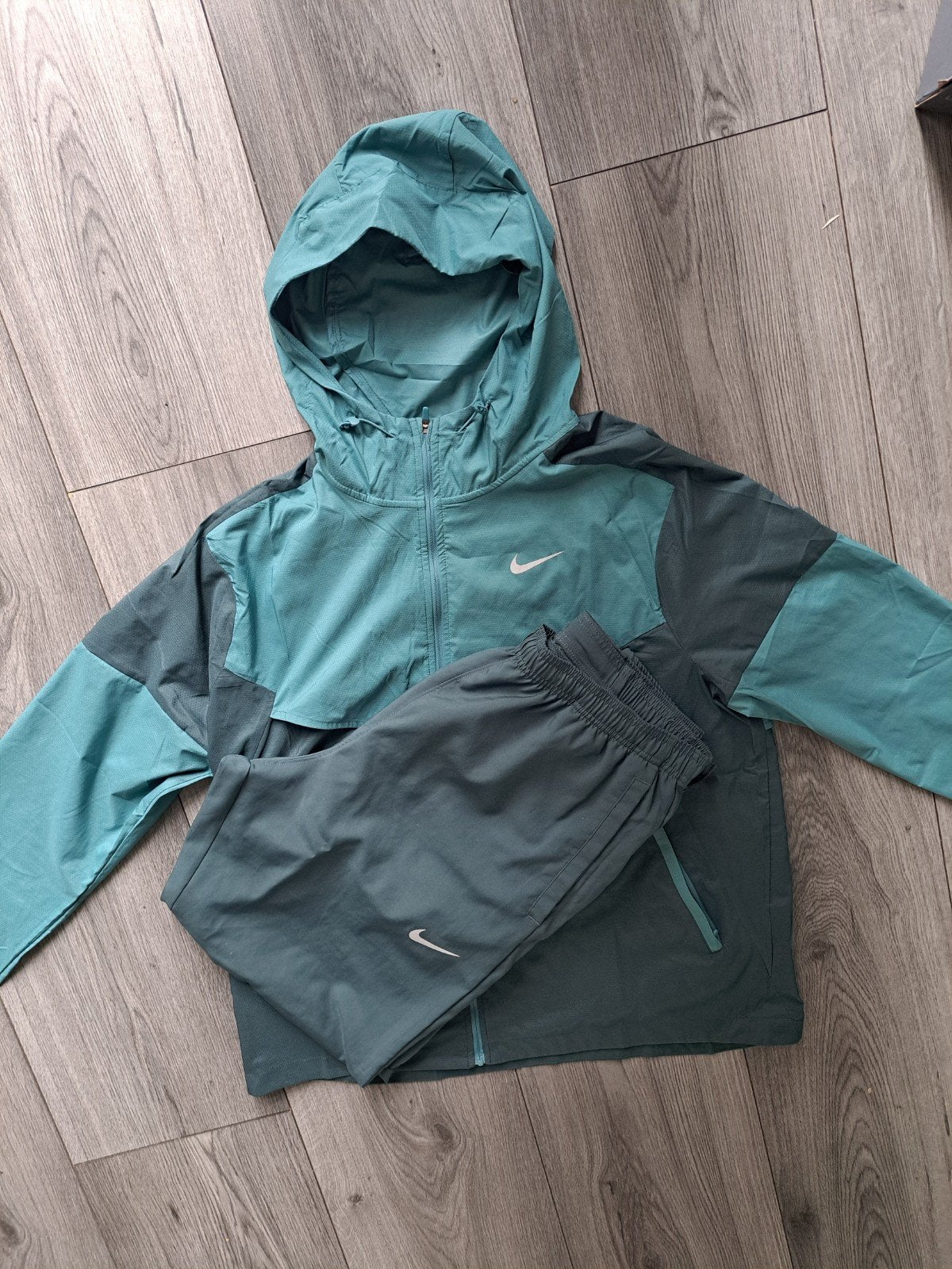 Nike trainingspak maat L, Maat 52/54 (L), Nieuw, NIKE, Ophalen of Verzenden