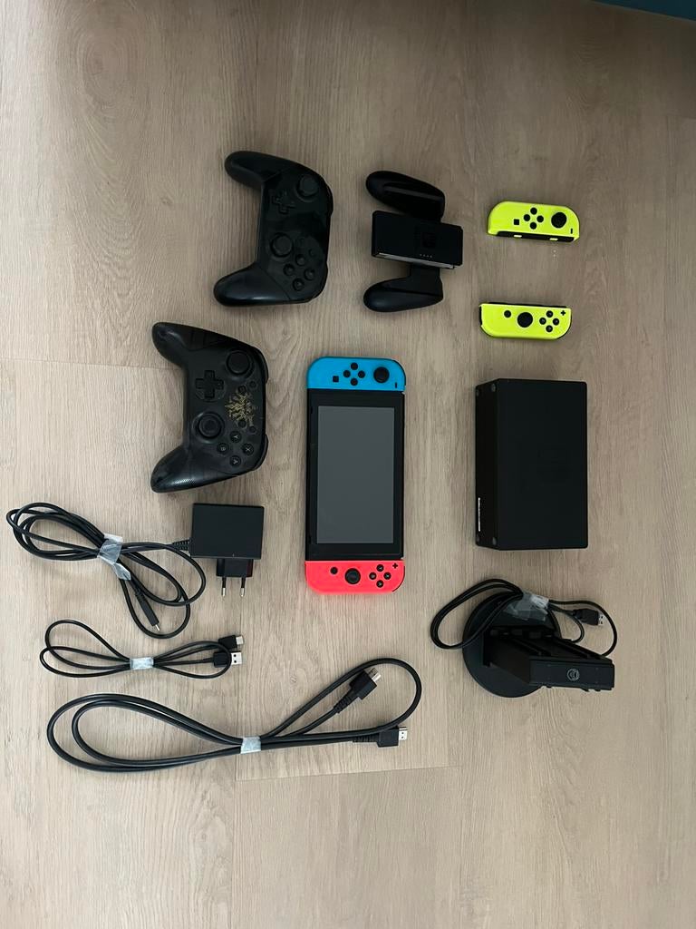 Nintendo switch + 2 procontroller + joycons en meer, Ophalen of Verzenden, Zo goed als nieuw, Met 3 controllers of meer, Switch Original