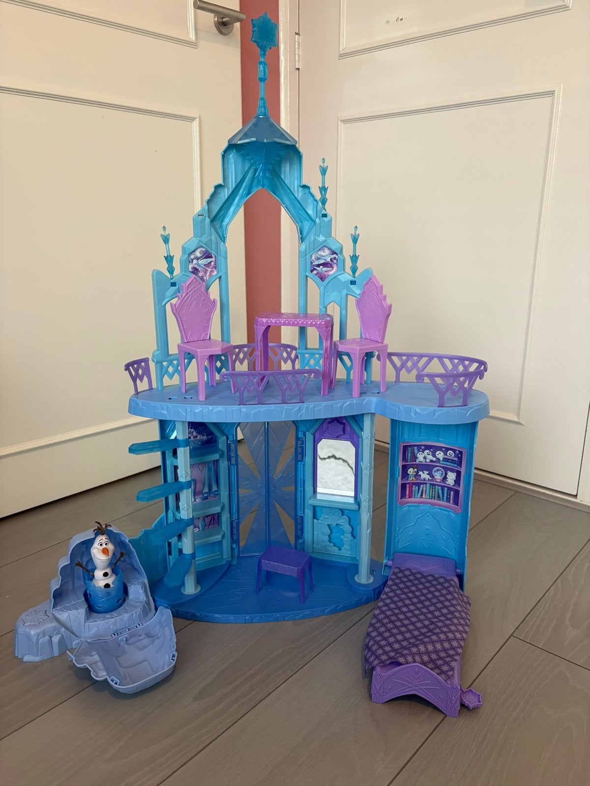 Frozen Disney Kasteel met Olaf en accessoires, Ophalen, Zo goed als nieuw, Meisje