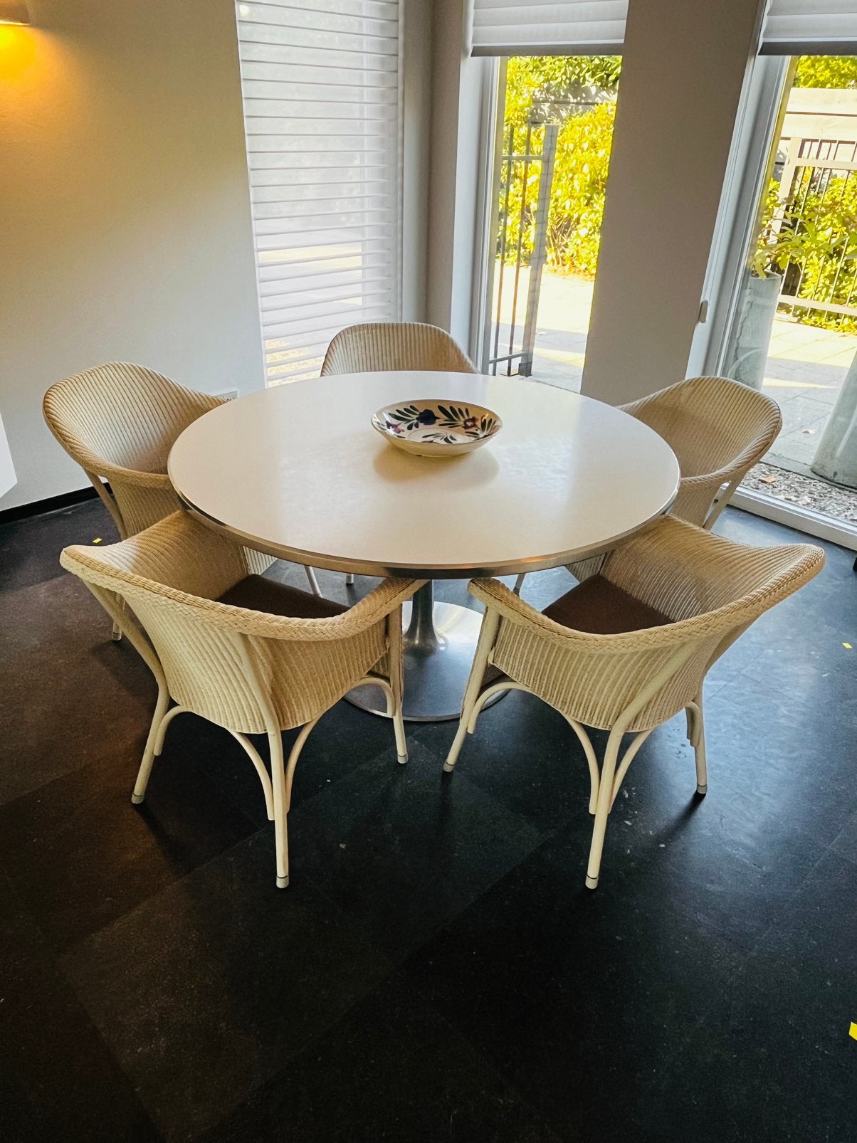 Moderne ronde eettafel met metalen poot, Ophalen, Gebruikt, 100 tot 150 cm, Rond