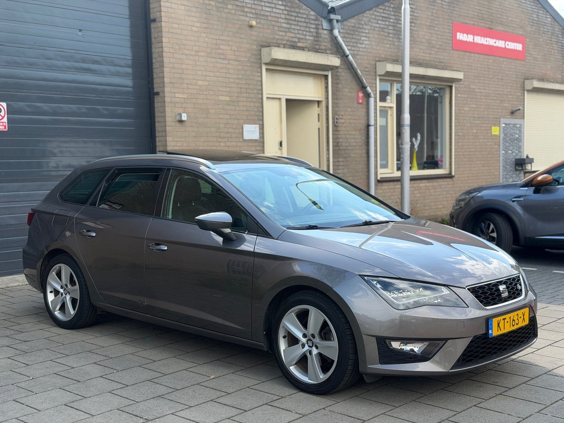Seat Leon ST 1.4 EcoTSI FR Clima cruise Navi Pano Led Alcant, Auto's, Voorwielaandrijving, Dealer onderhouden, Gebruikt, 4 cilinders