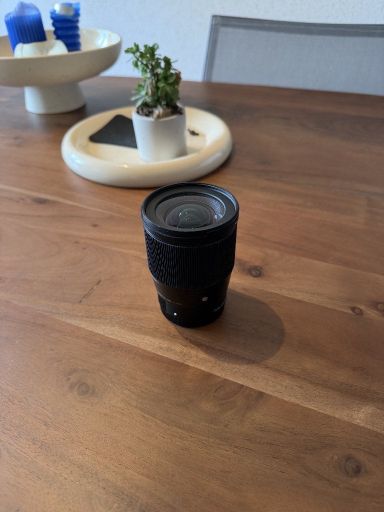 Sigma 16mm f/1.4 DC DN Sony E-mount Prime Lens, Audio, Tv en Foto, Fotografie | Lenzen en Objectieven, Sony E-mount, Autofocus
