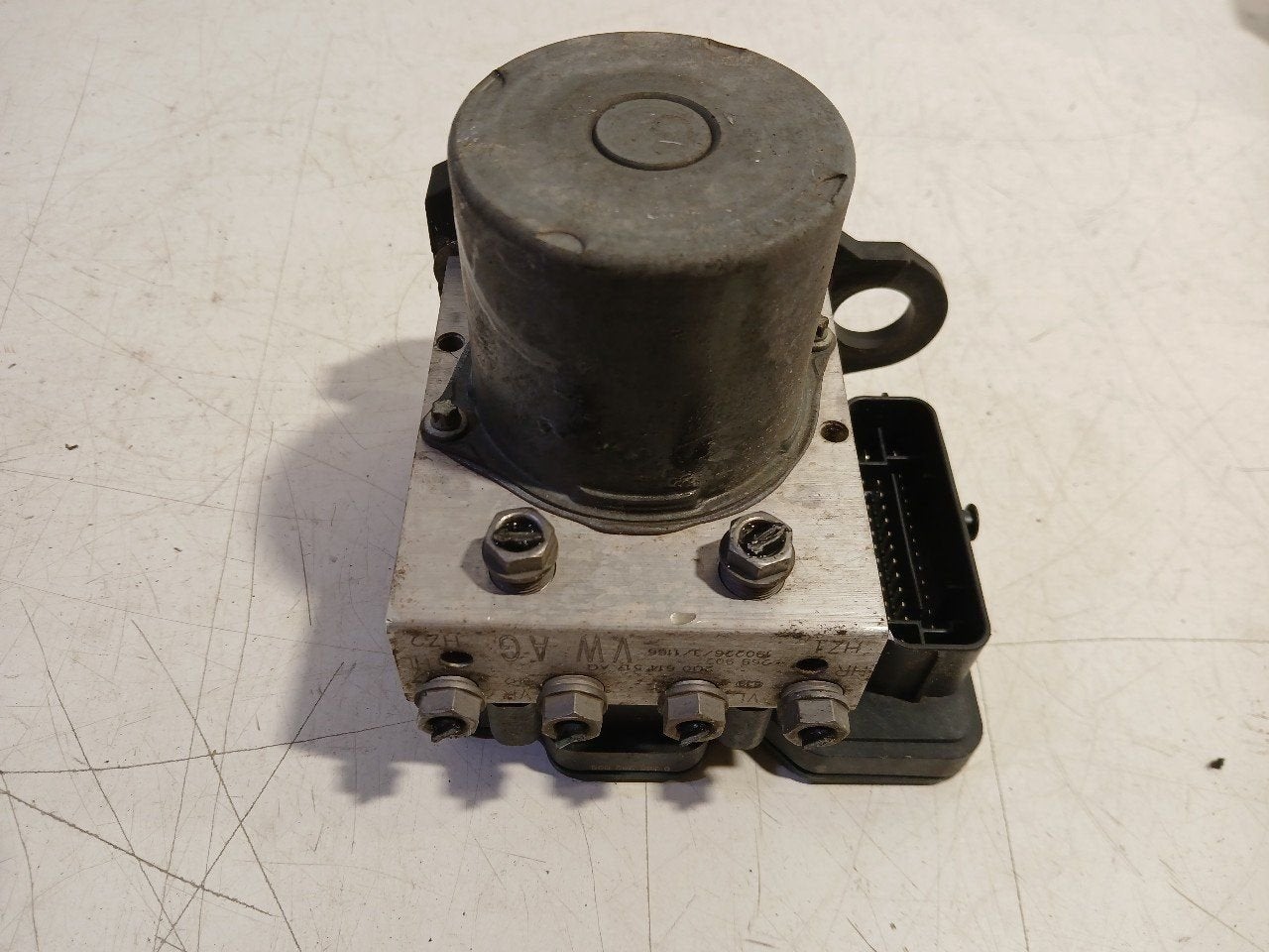 Abs pomp Volkswagen Polo, Auto-onderdelen, Remmen en Aandrijving, Volkswagen, Gebruikt, Herkomst onderdeel bekend, 12 maanden garantie