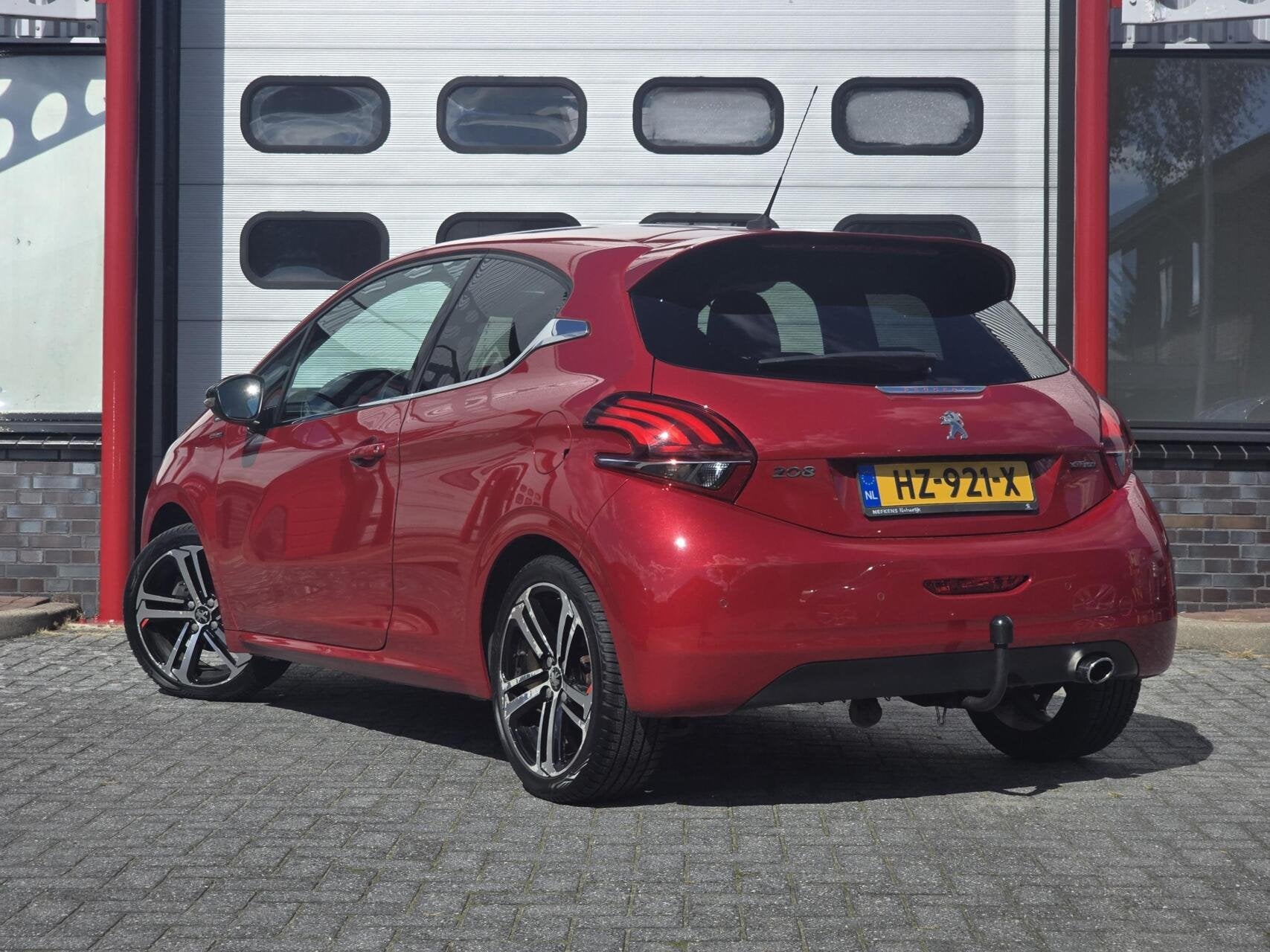 Peugeot 208 1.2 PureTech GT-line Clima/Navi/Cruise/17" LMV, Voorwielaandrijving, 1199 cc, Met garantie (alle), Leder en Stof