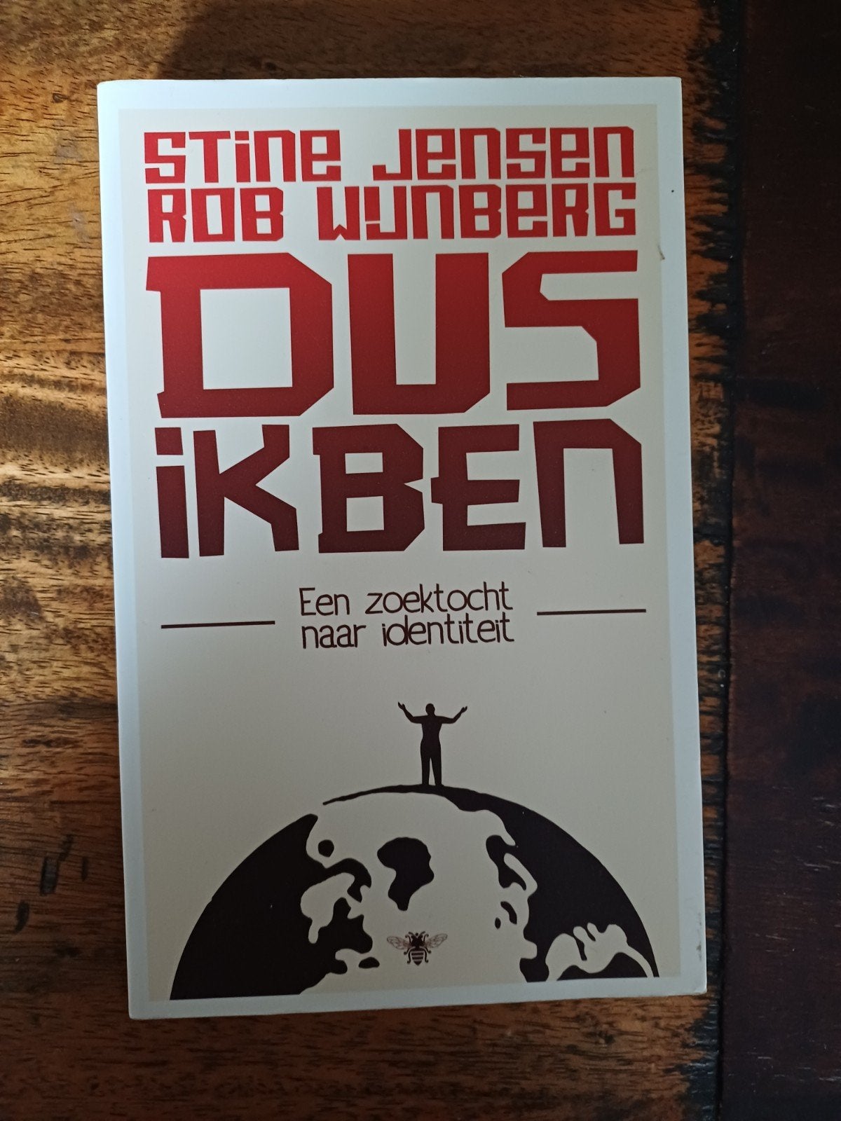 Dus ik ben - Een zoektocht naar identiteit, Ophalen of Verzenden, Zo goed als nieuw, Stine Jensen, Rob Wijnberg, Nederland