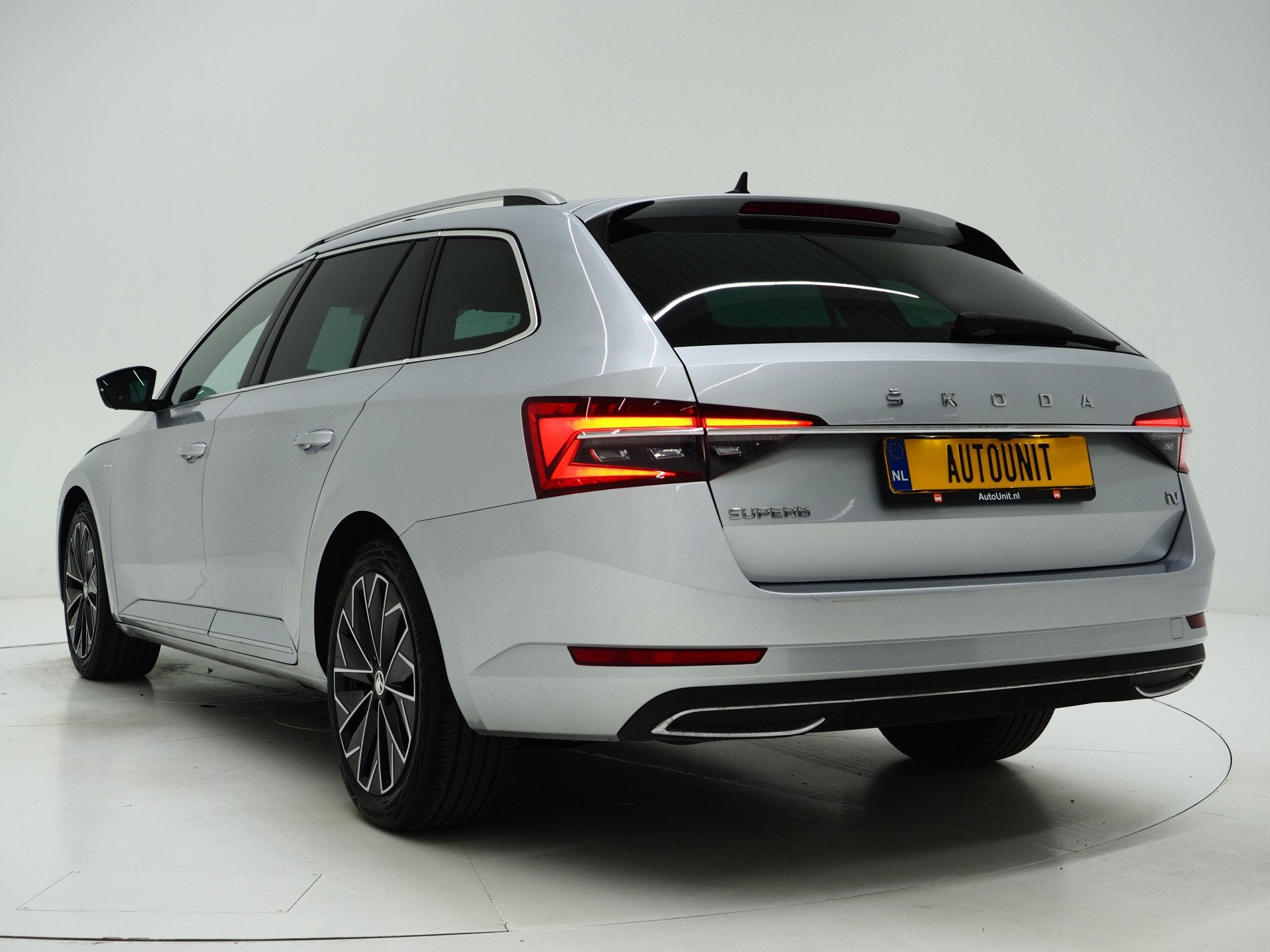 Skoda Superb Combi 1.4 TSI iV Laurin & Klement | Panoramadak, Auto's, Gebruikt, Zwart, 4 cilinders, Adaptive Cruise Control