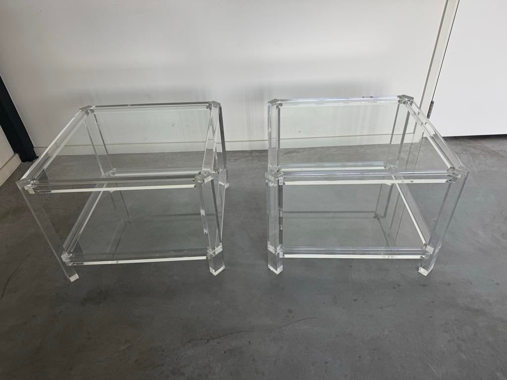2 Perspex bijzettafels met glazen platen - 60x60x45 cm, 45 tot 60 cm, Kunststof, Vierkant, Zo goed als nieuw