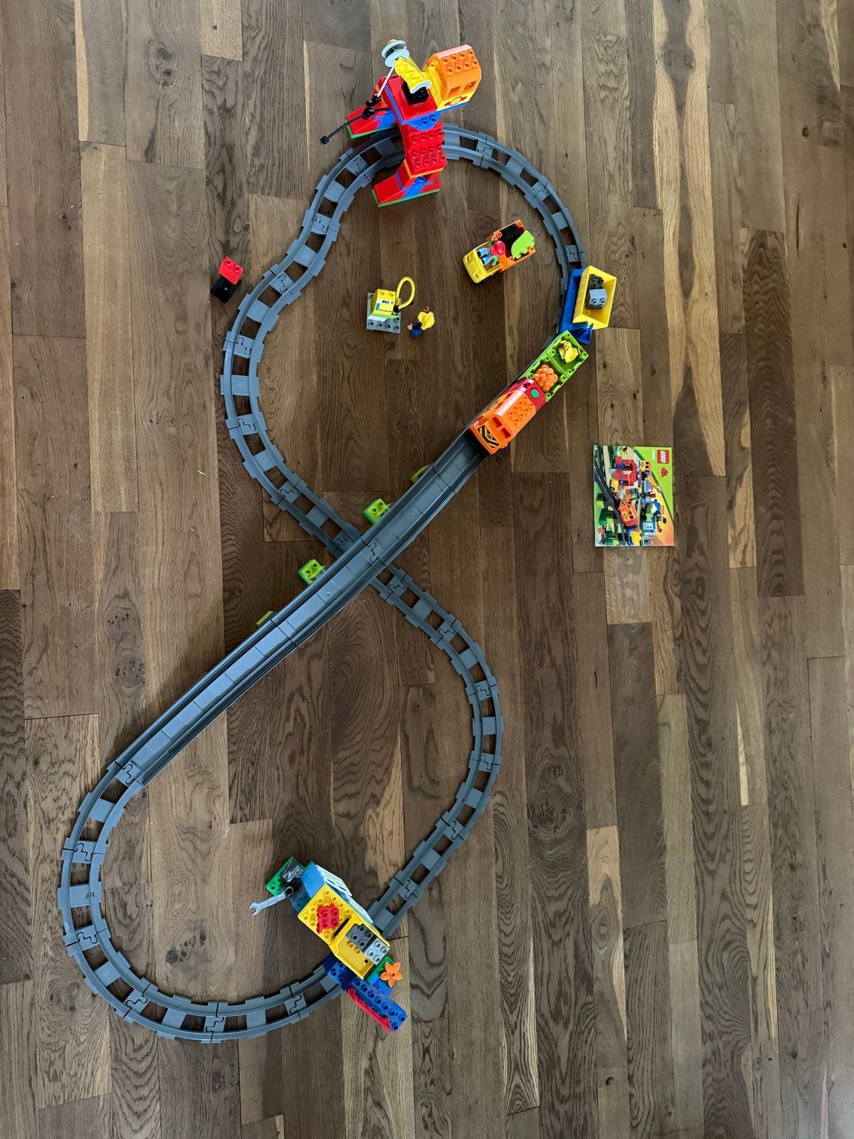 Foto 10 van Duplo 10508 Elektrische Trein met Extra Rails