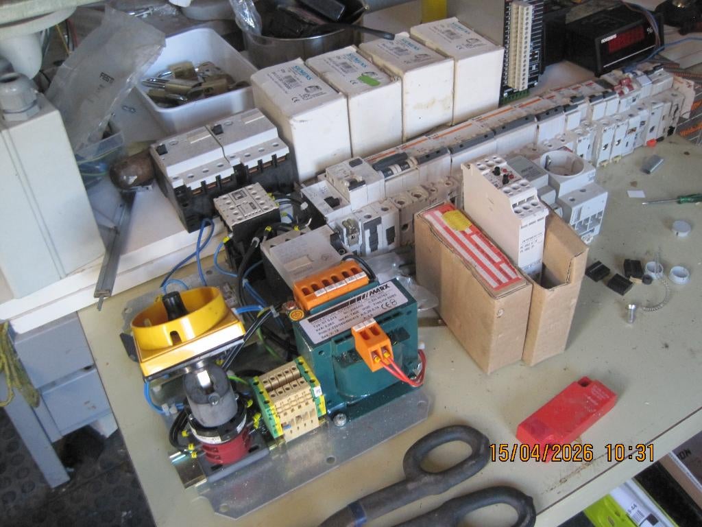 elektro materiaal, Hobby en Vrije tijd, Elektronica-componenten, Ophalen of Verzenden, Zo goed als nieuw