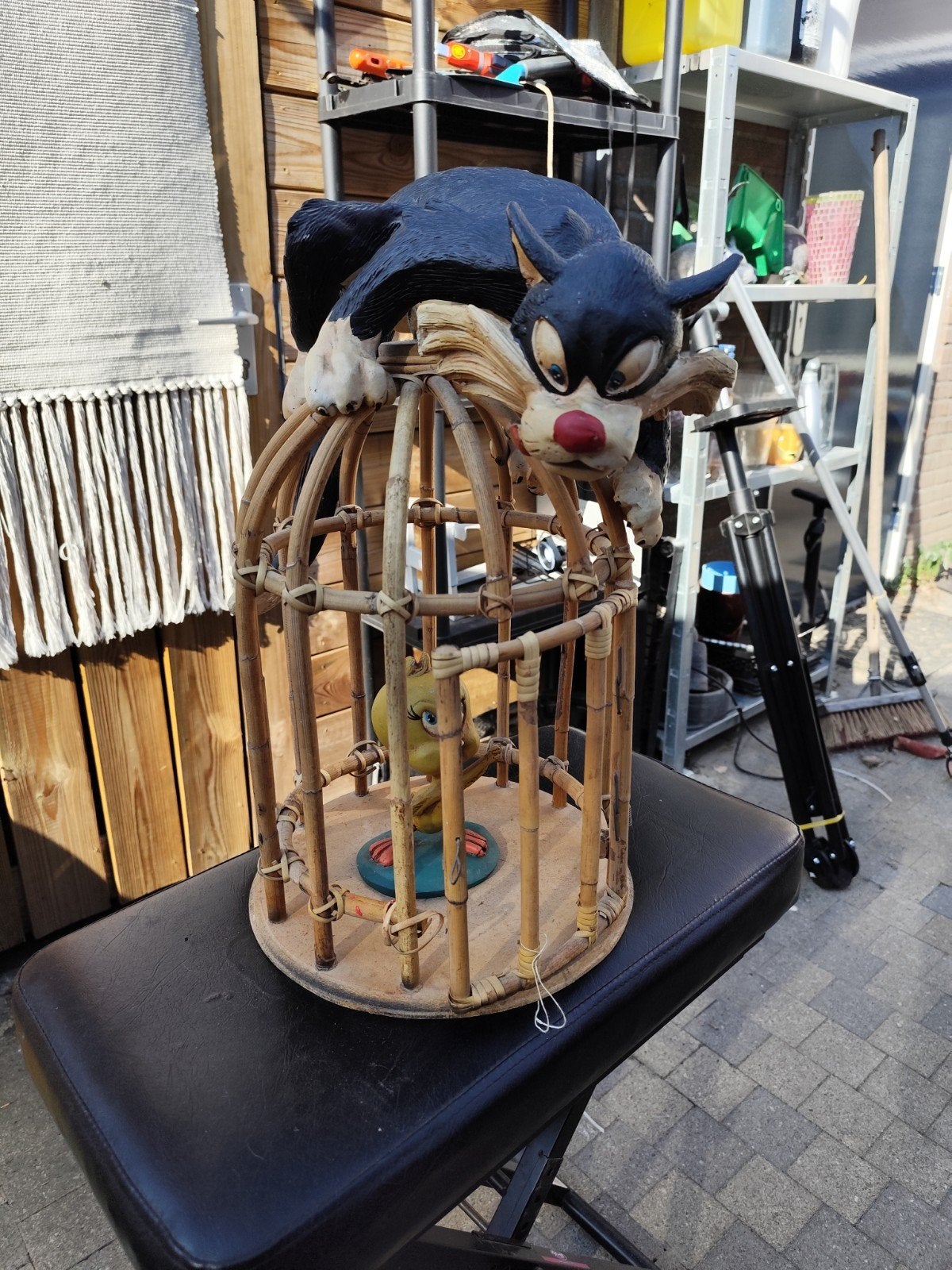 Sylvester en Tweety beeld in bamboe kooi, Ophalen of Verzenden