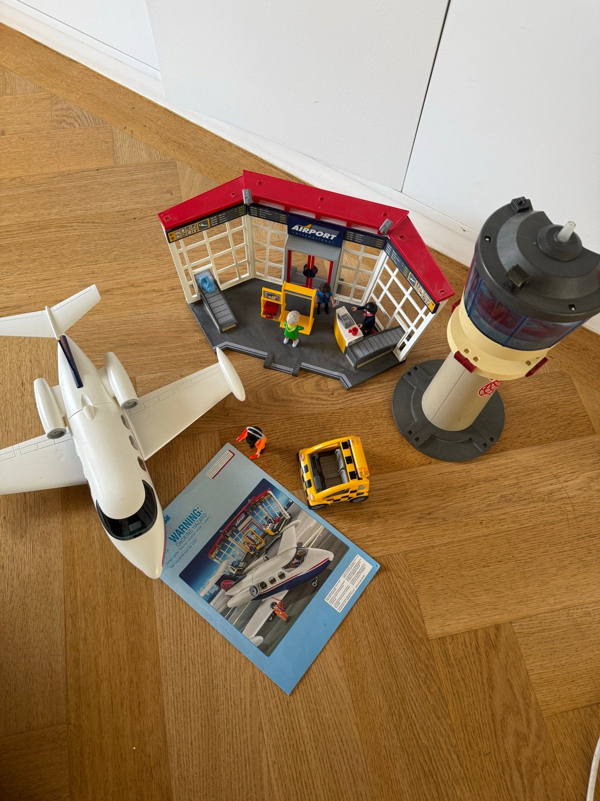 Playmobil Airport met vliegtuig en verkeerstoren, Ophalen of Verzenden, Zo goed als nieuw, Jongen of Meisje