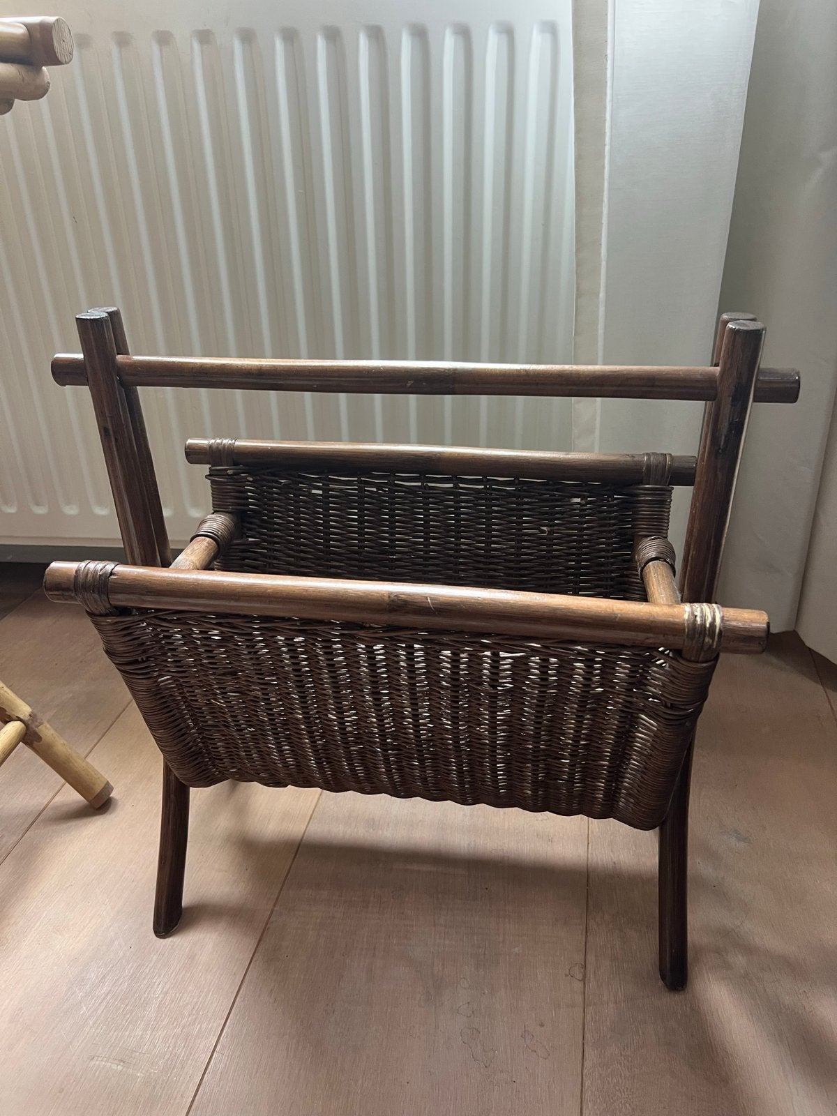 Vintage rotan lectuurbak / tijdschriftenrek, Huis en Inrichting, Gebruikt, Natuurlijk materiaal, Lectuurbak, Vintage