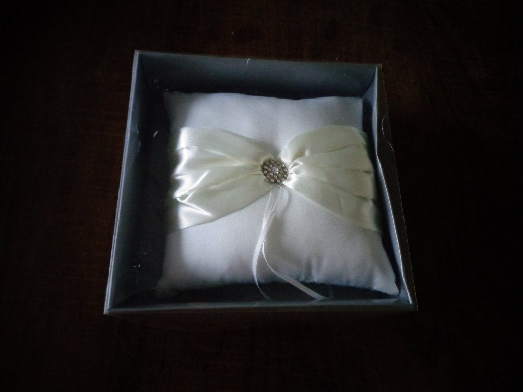 Nieuw ringenkussentje, formaat 16 cm., Ophalen of Verzenden, Nieuw, Wit, Accessoires