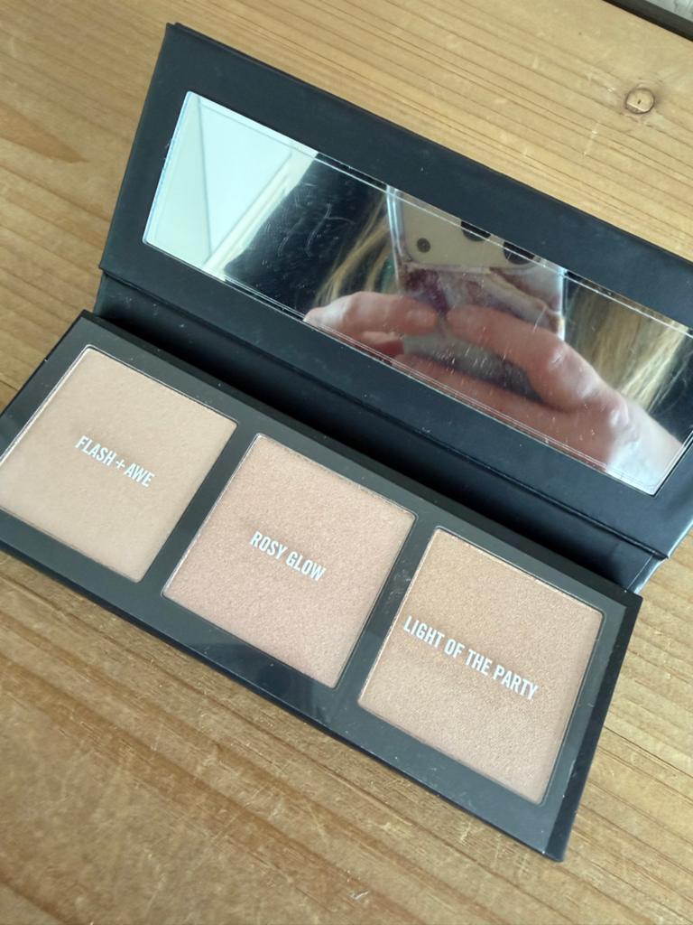 Nieuw! MAC Hyper Real Glow Pallet, Overige kleuren, Gehele gezicht, Nieuw, Ophalen of Verzenden