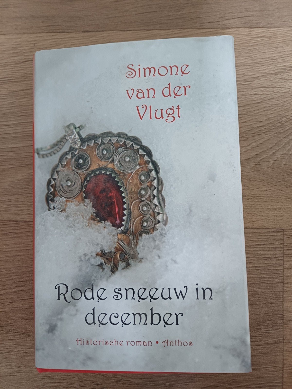 Rode sneeuw in december - Simone van der Vlugt, Boeken, Ophalen of Verzenden, Simone van der Vlugt