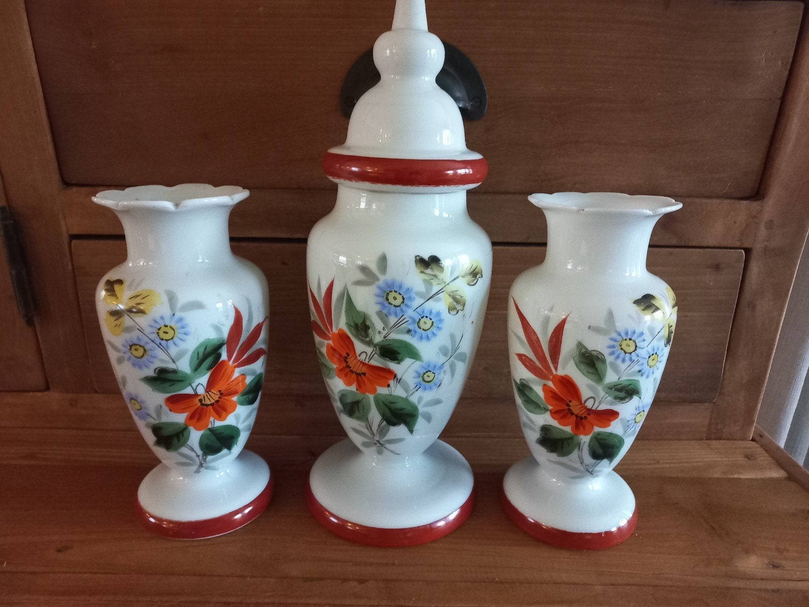 Set van 3 handgeschilderde vazen, melkglas, bloemmotief, Antiek en Kunst, Ophalen