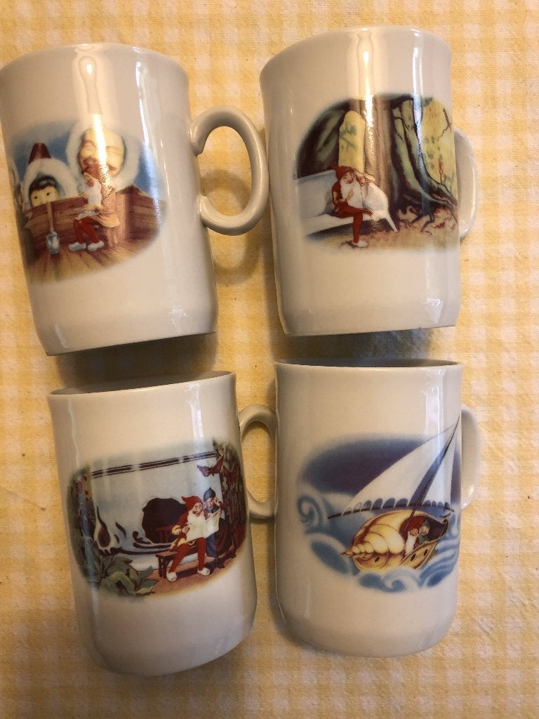 Beker / Mok Piggelmee 4 stuks, Ophalen of Verzenden, Zo goed als nieuw, Overige stijlen, Kop(pen) en/of Schotel(s)