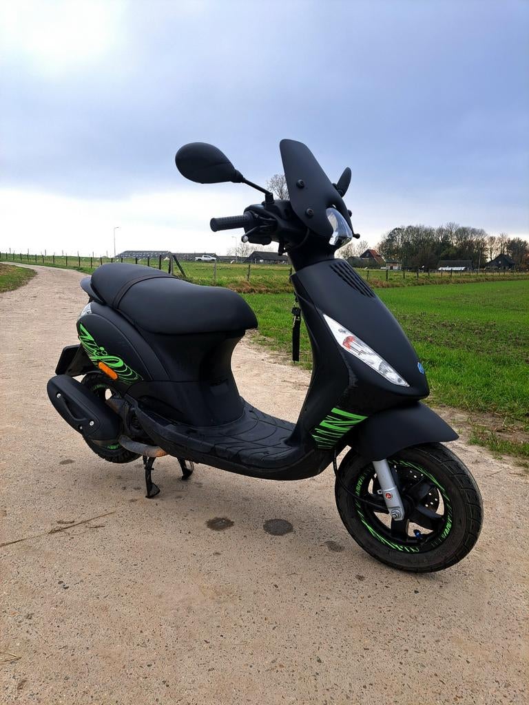 Piaggio Zip 4takt 2023 50cc Special edition, Ophalen, Maximaal 45 km/u, Zip, Zo goed als nieuw