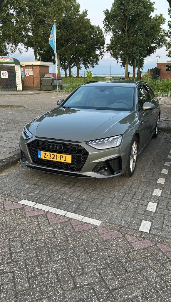 Audi A4 35 Tfsi 150pk Mhev S Tronic 2024 Grijs, Auto's, 15 km/l, Euro 6, 4 cilinders, 1984 cc