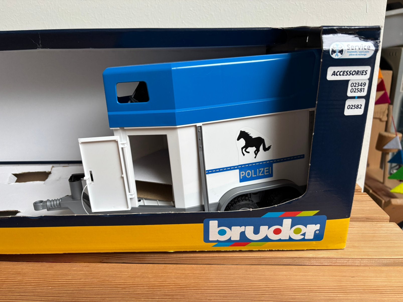 Bruder 2588 koop politie paarden trailer inclusief paard, Kinderen en Baby's, Ophalen of Verzenden, Nieuw