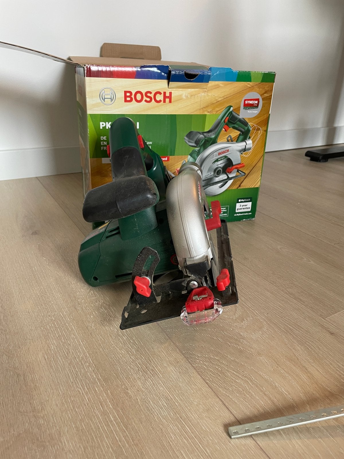 Bosch Cirkelzaag PKS 18 LI (excl. accu) - Z.G.A.N., Ophalen, Cirkelzaag, Zo goed als nieuw, 30 tot 70 mm