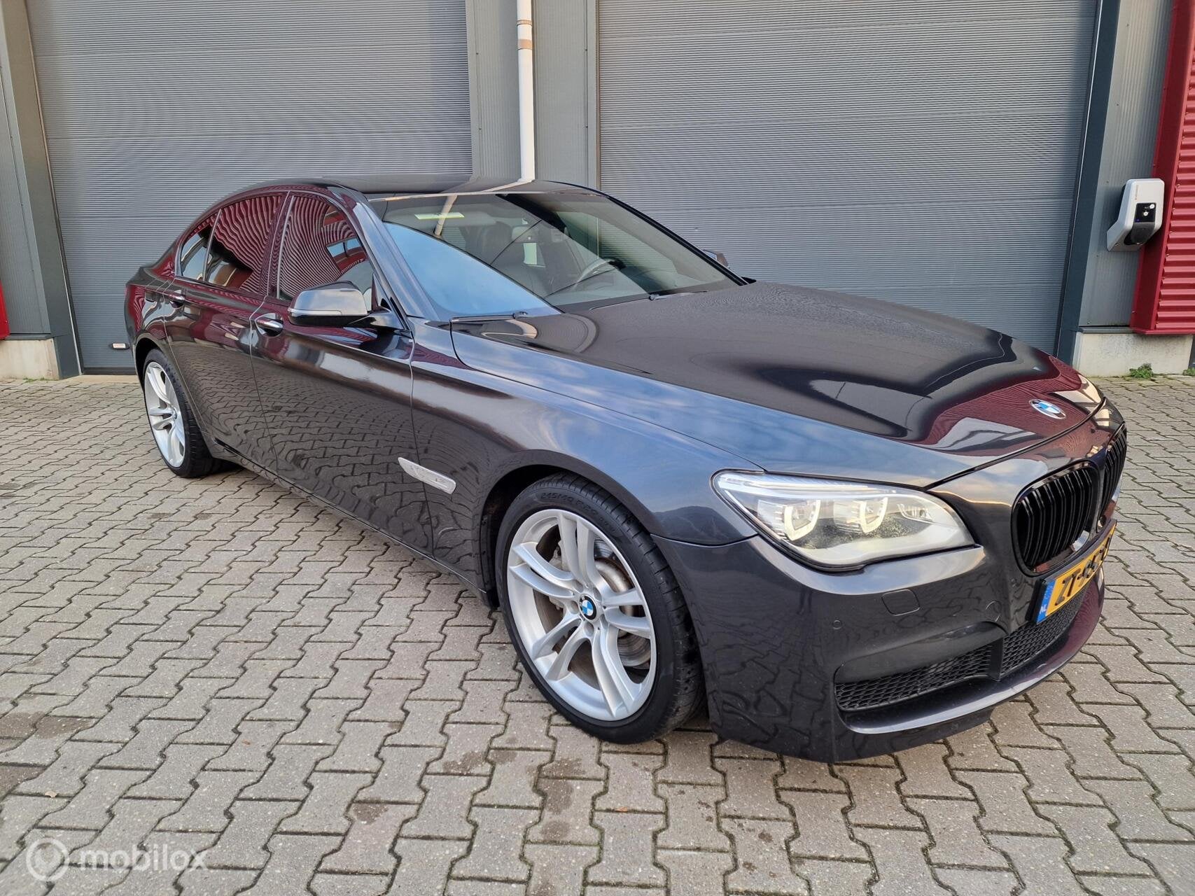 BMW 750i High Executive /pano-dak /Softclose/ leder, Auto's, Automaat, Euro 5, Achterwielaandrijving, Gebruikt