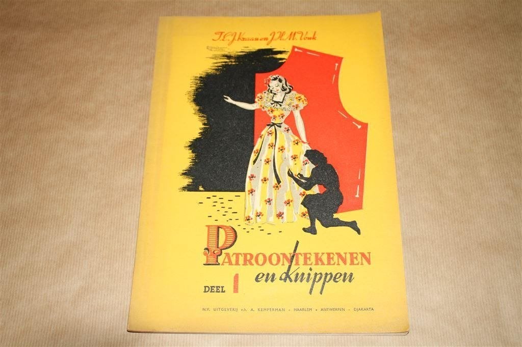 Patroontekenen en knippen - Deel 1 - 1953, Boeken, Mode, Ophalen of Verzenden, Gelezen, Mode algemeen