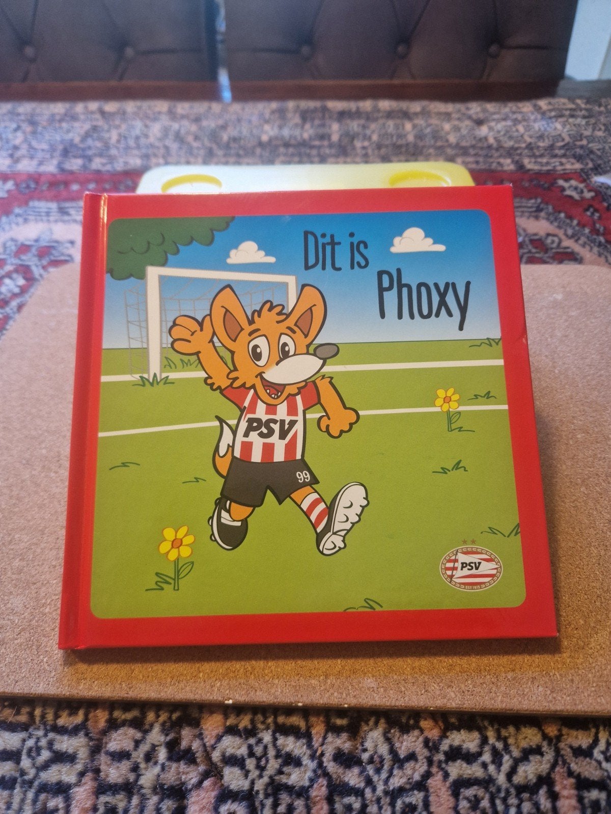 Dit is een boekje van mascotte Phoxy PSV zo goed als nieuw, Verzamelen, Ophalen of Verzenden, Zo goed als nieuw, PSV, Boek of Tijdschrift