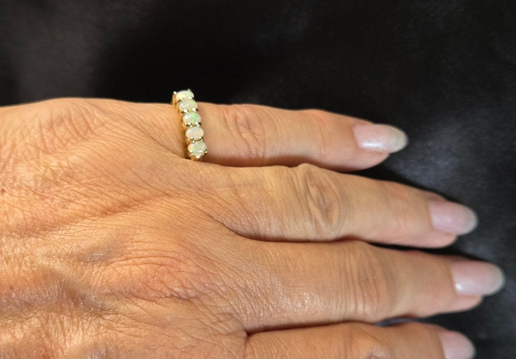 gouden Vintage ring met edelstenen opaal. 2026/510, Sieraden, Tassen en Uiterlijk, Ringen, Overige kleuren, ., Ophalen of Verzenden