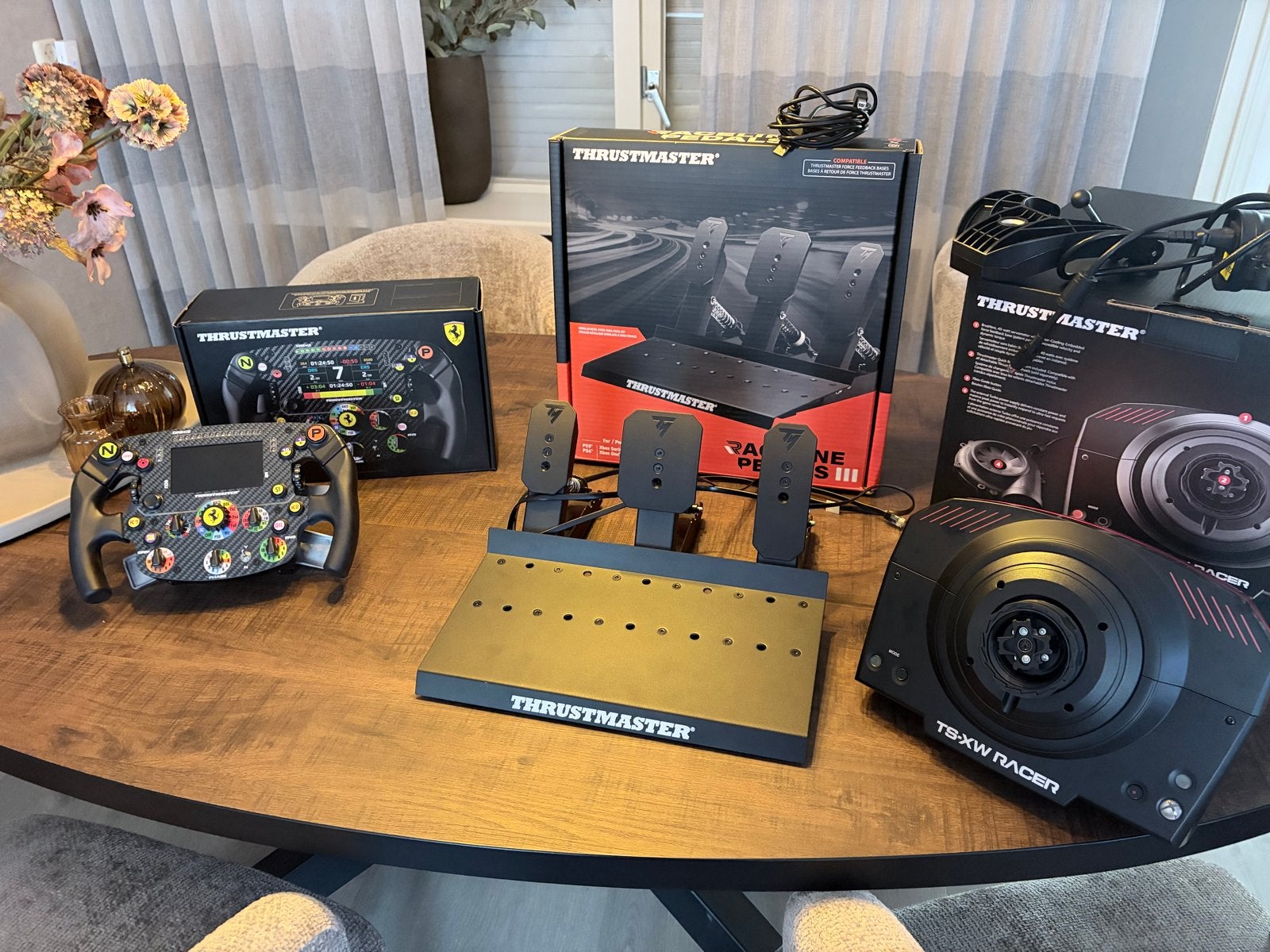 Thrustmaster TS-XW Racer Servo Base + Ferrari F1 Wheel Add-O, Spelcomputers en Games, Ophalen of Verzenden, Overige merken, Zo goed als nieuw