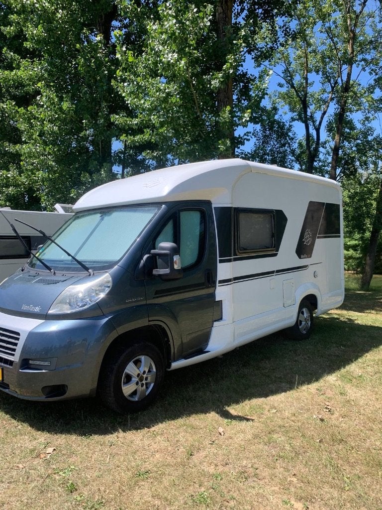 Te koop Knaus camper 550 MD, Ringverwarming, Particulier, 5 tot 6 meter, Koelkast