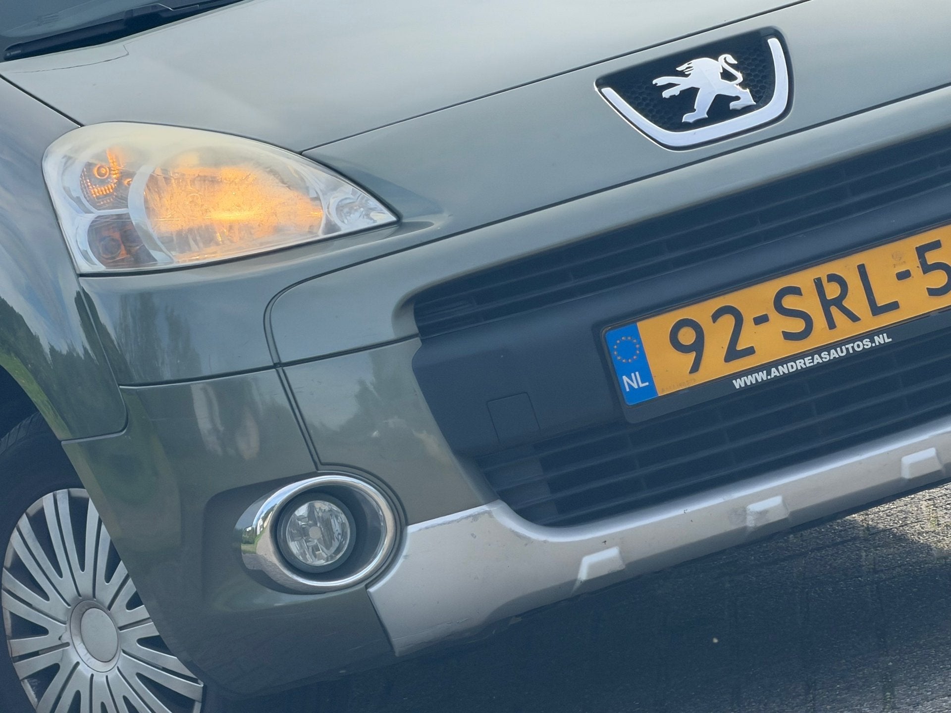 Peugeot Partner Tepee 1.6 VTi 120pk Family - Vert Persamos -, Voorwielaandrijving, Euro 5, Gebruikt, Zwart
