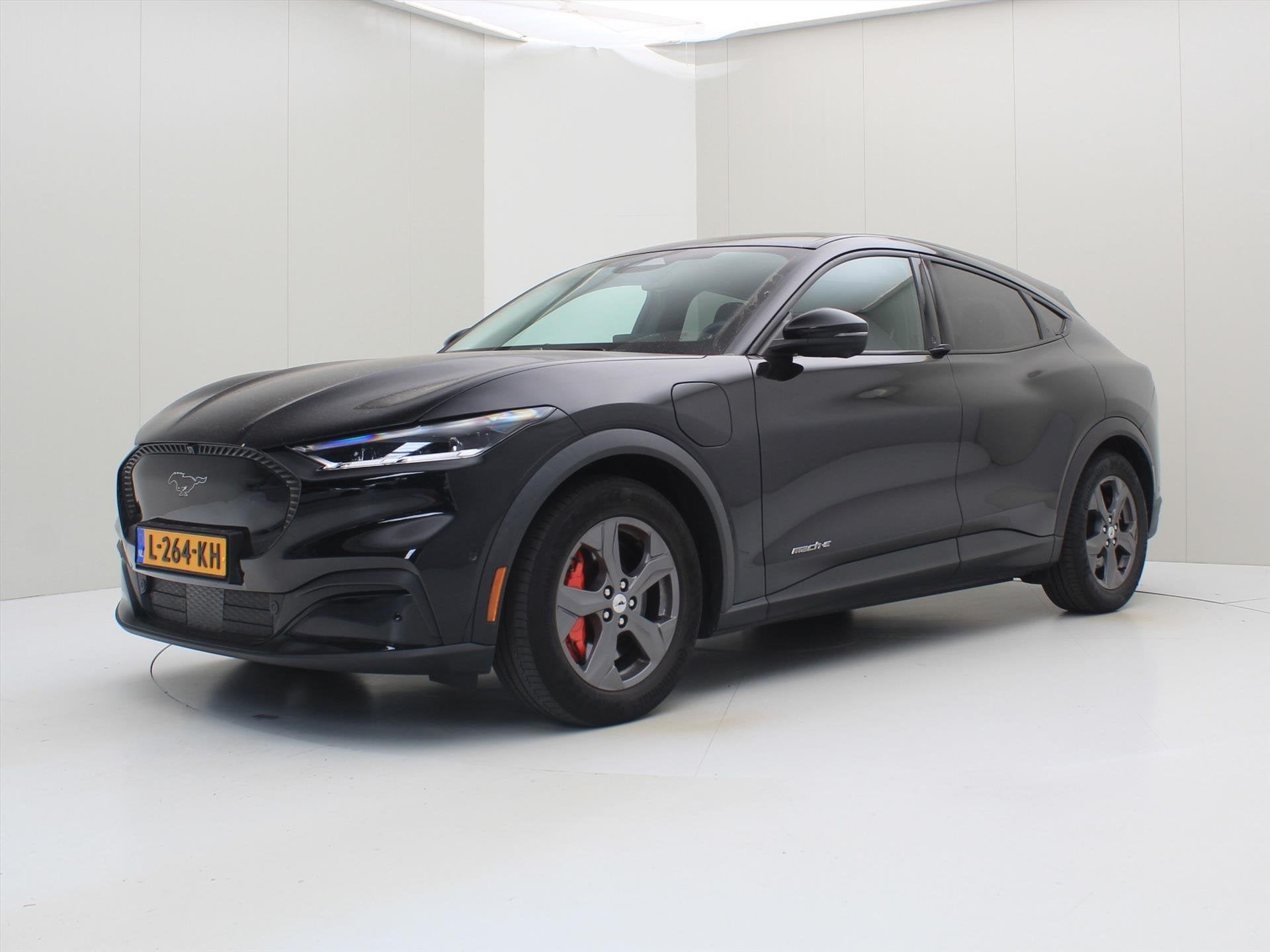 Ford Mustang Mach-E 75kWh 258pk RWD 95% Soh [ LEDER+CARPLAY+, Auto's, Ford, Automaat, Gebruikt, Zwart, 1944 kg