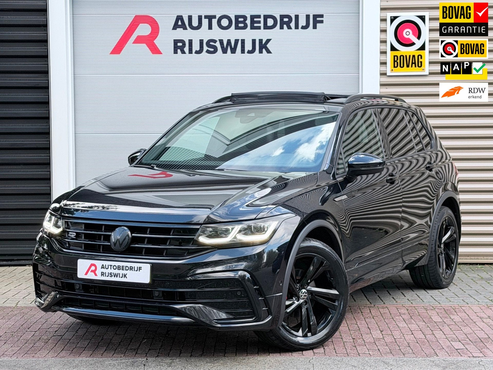Volkswagen Tiguan 1.5 TSI R-Line Pano/Keyless/Camera, Euro 6, 4 cilinders, Alcantara, Zwart