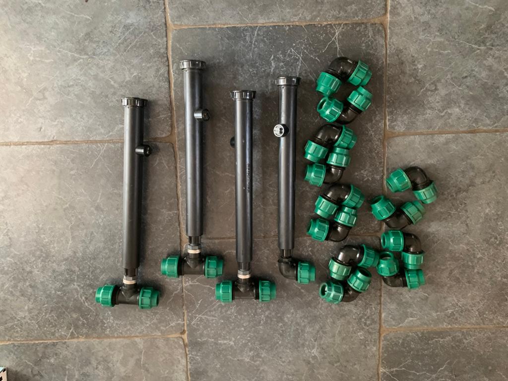 Tyleenkoppelingen en 4 pop up sproeiers rainbird, Ophalen, Gebruikt, Tuinslangkoppeling
