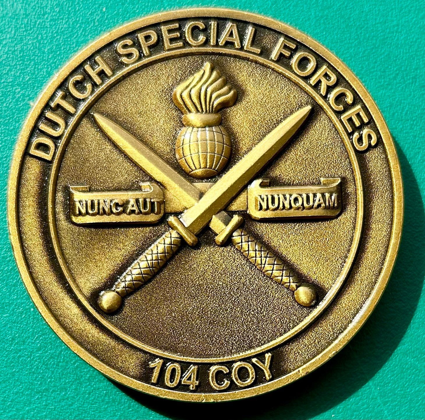 Coin Korps Commandotroepen 104 COY nr 279 uit overzicht, Ophalen of Verzenden, Landmacht, Nederland, Embleem of Badge
