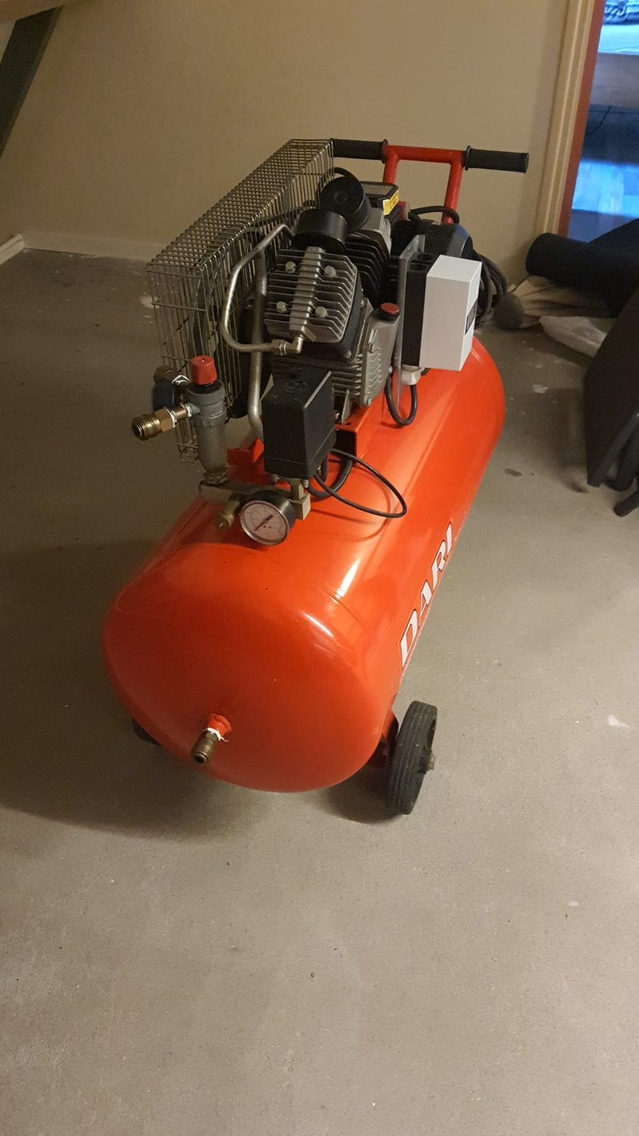 Compressor 100 liter DARI Compressor, Doe-het-zelf en Verbouw, 100 liter of meer, Ophalen, Zo goed als nieuw