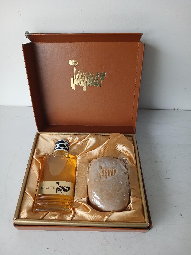 RARITEIT !!! geschenkdoos Jaguar eau de toilette en zeep, Verzamelen, Verzenden, Zo goed als nieuw, Parfumfles, Gevuld
