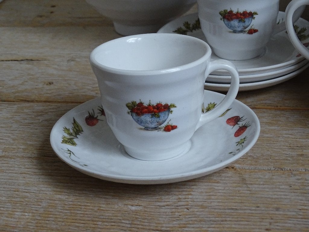 Servies, Jet (by Ter Steege), STRAWBERRY, zo goed als nieuw, Overige materialen, Overige typen, Ophalen of Verzenden, Zo goed als nieuw