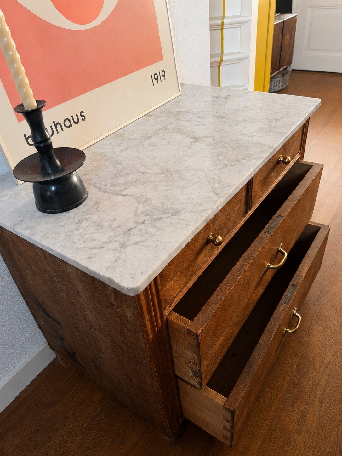 Vintage massief houten ladekast / commode met marmeren blad, Huis en Inrichting, Kasten | Ladekasten, Ophalen, Gebruikt, Vintage