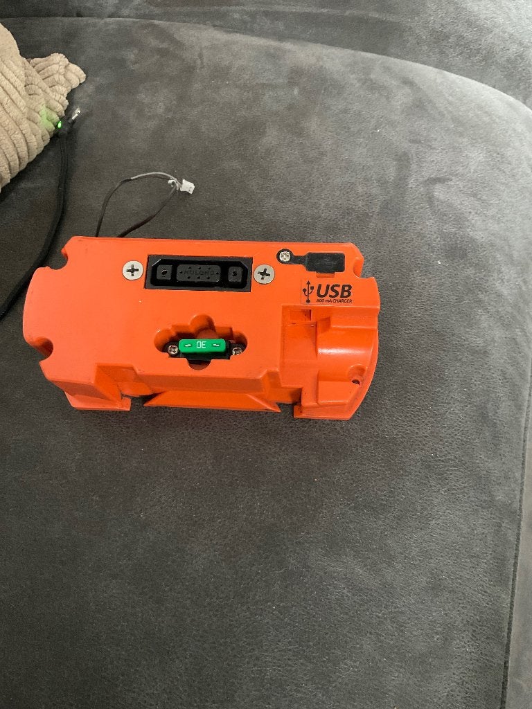 Acculader en achterlicht QWIC