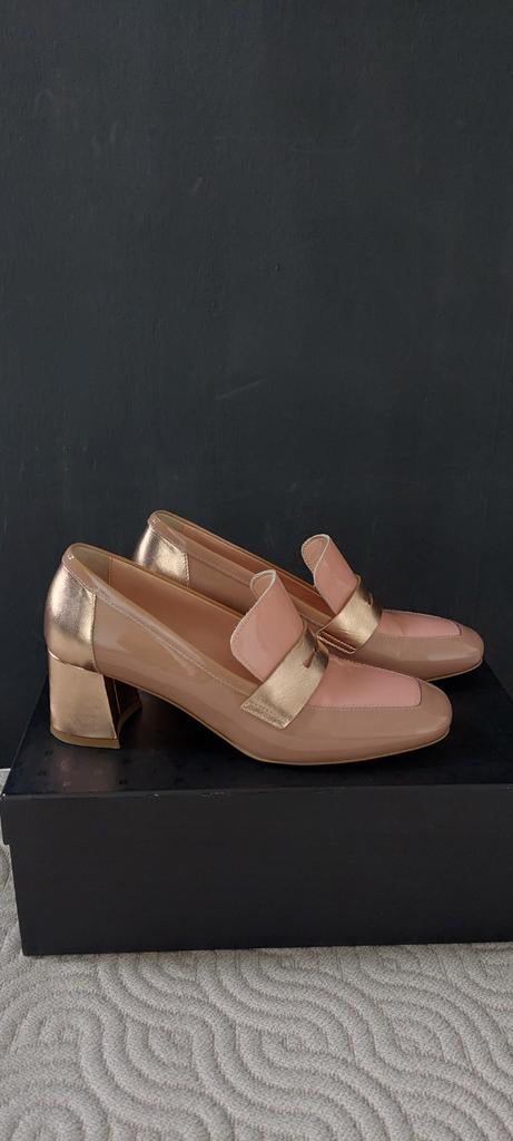 Marc Cain lakleren loafers met hak - Roze/Bruin/Rose-Goud, Kleding | Dames, Ophalen of Verzenden, Zo goed als nieuw, Roze, Instappers