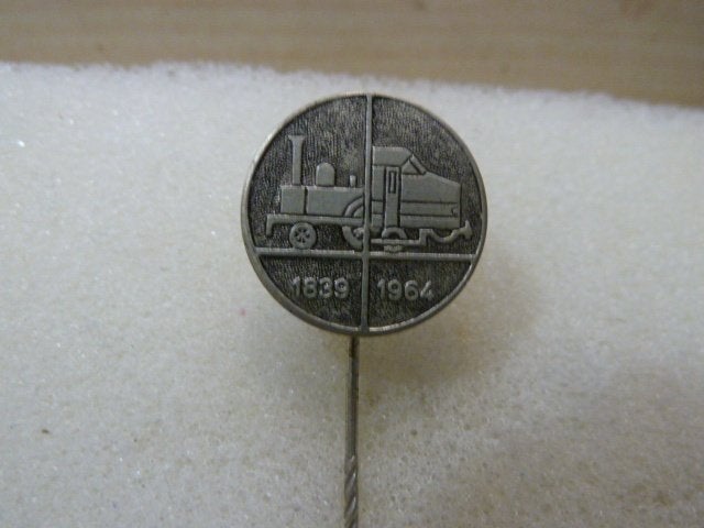 Vintage Speldje Trein 1839-1964, Ophalen of Verzenden, Gebruikt, Transport, Speldje of Pin