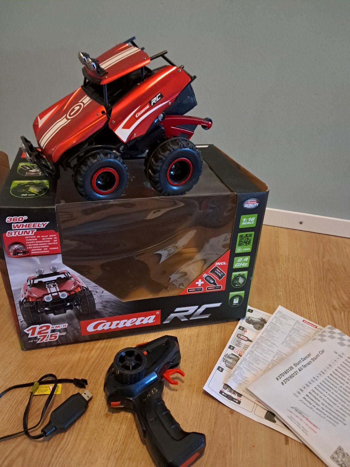Carrera RC 360 Wheely Stunt RC Auto - Zo goed als nieuw, Elektro, Auto offroad, Ophalen of Verzenden, Zo goed als nieuw