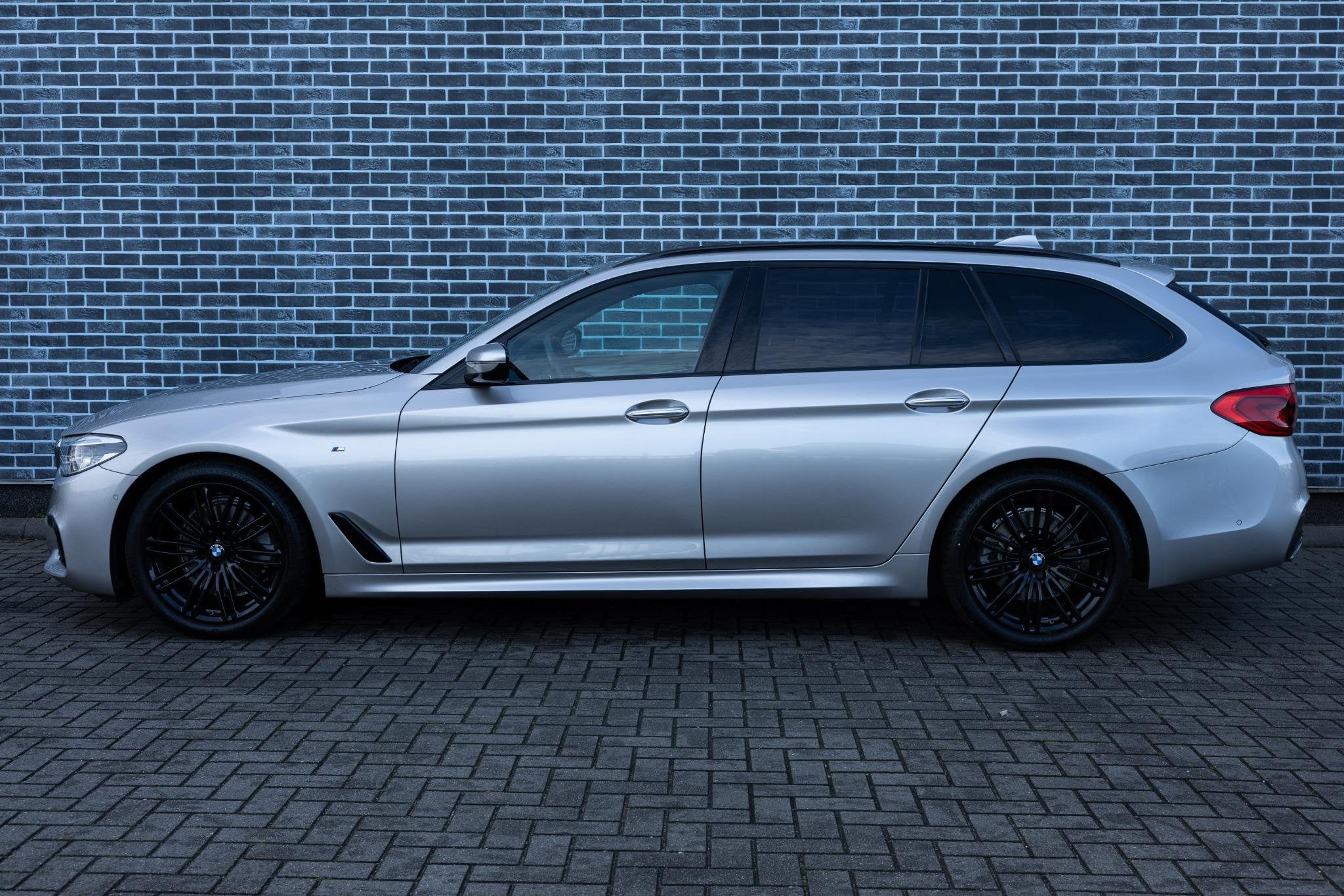 BMW 5-serie Touring 520i High Executive | M-Sport | Panorama, Auto's, 1998 cc, Achterwielaandrijving, Gebruikt, 4 cilinders