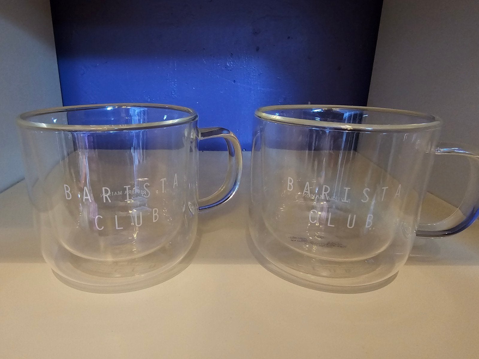 RIVIERA MAISON; 2 DUBBELWANDIGE MOKKEN MET OOR € 10,-, Verzamelen, Glas en Borrelglaasjes, Ophalen, Zo goed als nieuw, Overige typen