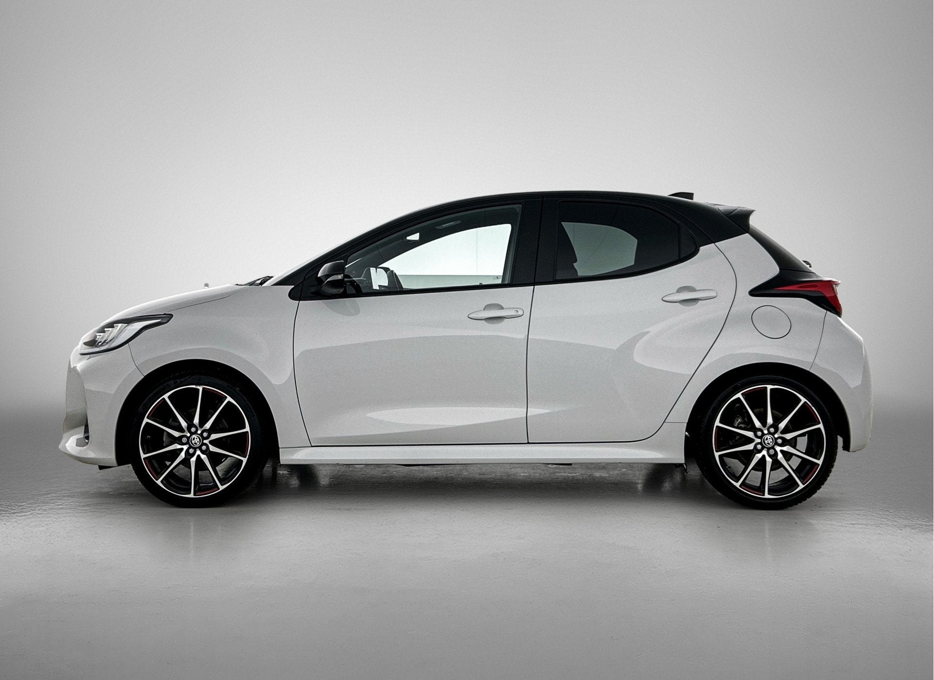 Toyota Yaris 1.5 Hybrid GR Sport Limited | JBL Audio | Stoel, 12 maanden, 450 kg, Gebruikt, 23 km/l