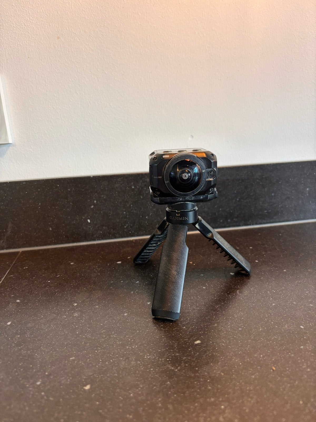 Garmin VIRB 360 actiecamera met statief, Ophalen of Verzenden, Gebruikt, Overige merken