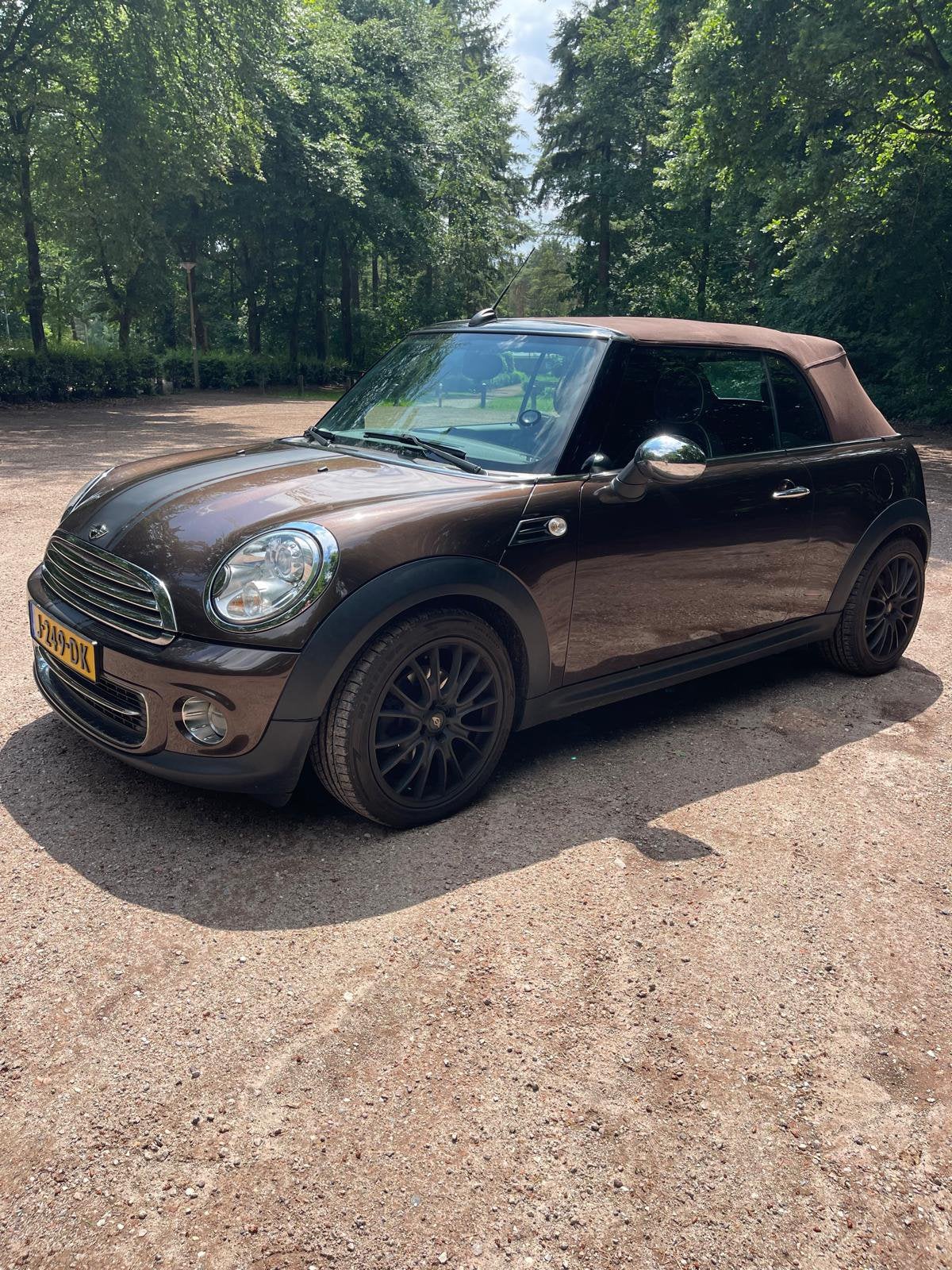 Mini 1.6 Cooper Roadster 2010 Bruin, Auto's, 4 cilinders, 4 stoelen, Leder, Handgeschakeld