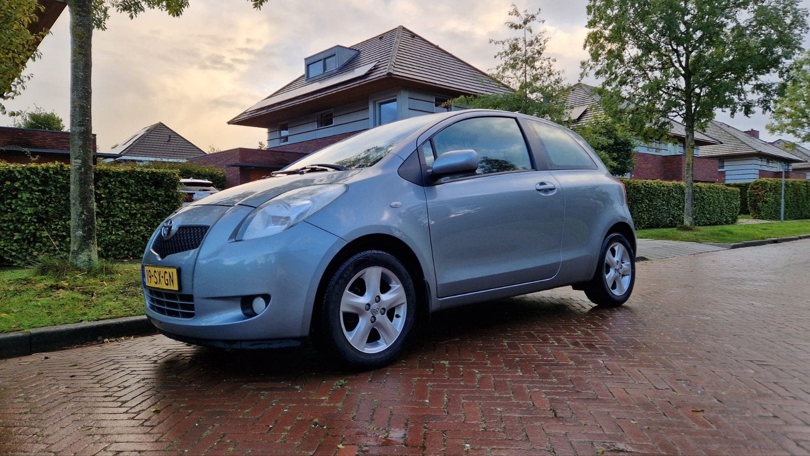 Toyota Yaris 1.3 16V in topstaat! 3e eigenaar, climat contro, Voorwielaandrijving, 40 €/maand, 4 cilinders, 995 kg